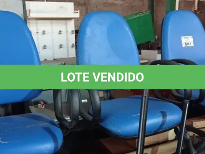LOTE 581 - 01 LONGARINA DE 03 LUGARES. (NO ESTADO) ATENÇÃO! FAZER A VISITAÇÃO ANTES DE ARREMATAR, NÃO SABEMOS SE FUNCIONA. LEILÃO NÃO TEM GARANTIA E NEM DEVOLUÇÃO, SUJEITO A POSSÍVEIS AVARIAS VISÍVEIS/OCULTAS E/OU AUSÊNCIA DE COMPONENTES.
