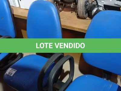 LOTE 355 - 01 LONGARINA DE 03 LUGARES. (NO ESTADO) ATENÇÃO! FAZER A VISITAÇÃO ANTES DE ARREMATAR, NÃO SABEMOS SE FUNCIONA. LEILÃO NÃO TEM GARANTIA E NEM DEVOLUÇÃO, SUJEITO A POSSÍVEIS AVARIAS VISÍVEIS/OCULTAS E/OU AUSÊNCIA DE COMPONENTES.