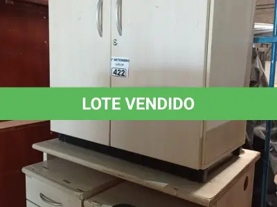 LOTE 422 - 01 MESA,01 ARMÁRIO BAIXO E 03 GAVETEIROS SENDO 01 COM 04 GAVETAS. (NO ESTADO) ATENÇÃO! FAZER A VISITAÇÃO ANTES DE ARREMATAR, NÃO SABEMOS SE FUNCIONA. LEILÃO NÃO TEM GARANTIA E NEM DEVOLUÇÃO, SUJEITO A POSSÍVEIS AVARIAS VISÍVEIS/OCULTAS E/OU AUSÊNCIA DE COMPONENTES.