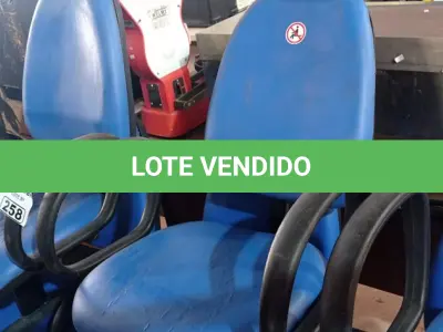 LOTE 258 - 01 LONGARINA DE 03 LUGARES. (NO ESTADO) ATENÇÃO! FAZER A VISITAÇÃO ANTES DE ARREMATAR, NÃO SABEMOS SE FUNCIONA. LEILÃO NÃO TEM GARANTIA E NEM DEVOLUÇÃO, SUJEITO A POSSÍVEIS AVARIAS VISÍVEIS/OCULTAS E/OU AUSÊNCIA DE COMPONENTES.