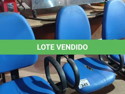 LOTE 345 - 01 LONGARINA DE 03 LUGARES. (NO ESTADO) ATENÇÃO! FAZER A VISITAÇÃO ANTES DE ARREMATAR, NÃO SABEMOS SE FUNCIONA. LEILÃO NÃO TEM GARANTIA E NEM DEVOLUÇÃO, SUJEITO A POSSÍVEIS AVARIAS VISÍVEIS/OCULTAS E/OU AUSÊNCIA DE COMPONENTES.