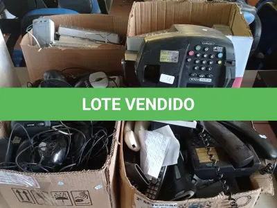 LOTE 296 - 01 RELÓGIO DE PONTO, VÁRIOS APARELHOS DE TELEFONE, LEITORES DE CÓDIGO DE BARRAS, MOUSES E LUMINÁRIAS DE EMERGÊNCIA MARCAS E MODELOS DIVERSOS. (NO ESTADO) ATENÇÃO! FAZER A VISITAÇÃO ANTES DE ARREMATAR, NÃO SABEMOS SE FUNCIONA. LEILÃO NÃO TEM GARANTIA E NEM DEVOLUÇÃO, SUJEITO A POSSÍVEIS AVARIAS VISÍVEIS/OCULTAS E/OU AUSÊNCIA DE COMPONENTES.