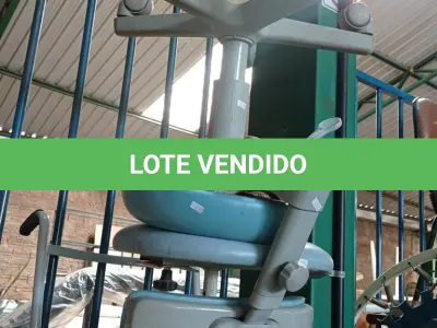 LOTE 487 - 02 BANQUETAS PARA CADEIRA DE DENTISTA E 01 SUCATA DE CADEIRA DE RODAS. (NO ESTADO) ATENÇÃO! FAZER A VISITAÇÃO ANTES DE ARREMATAR, NÃO SABEMOS SE FUNCIONA. LEILÃO NÃO TEM GARANTIA E NEM DEVOLUÇÃO, SUJEITO A POSSÍVEIS AVARIAS VISÍVEIS/OCULTAS E/OU AUSÊNCIA DE COMPONENTES.