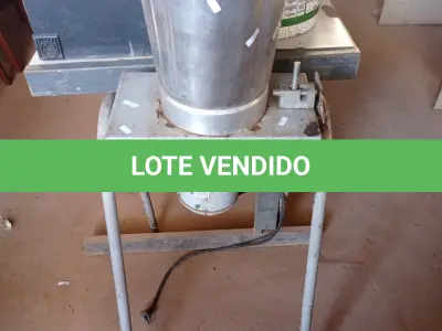 LOTE 306 - 01 LIQUIDIFICADOR BASCULANTE CROYDON. (NO ESTADO) ATENÇÃO! FAZER A VISITAÇÃO ANTES DE ARREMATAR, NÃO SABEMOS SE FUNCIONA. LEILÃO NÃO TEM GARANTIA E NEM DEVOLUÇÃO, SUJEITO A POSSÍVEIS AVARIAS VISÍVEIS/OCULTAS E/OU AUSÊNCIA DE COMPONENTES.