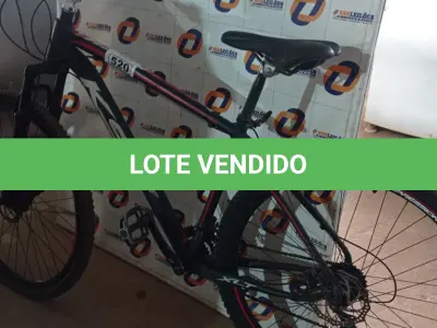 LOTE 520 - 01 BICICLETA ARO 29. (NO ESTADO) ATENÇÃO! FAZER A VISITAÇÃO ANTES DE ARREMATAR, NÃO SABEMOS SE FUNCIONA. LEILÃO NÃO TEM GARANTIA E NEM DEVOLUÇÃO, SUJEITO A POSSÍVEIS AVARIAS VISÍVEIS/OCULTAS E/OU AUSÊNCIA DE COMPONENTES.