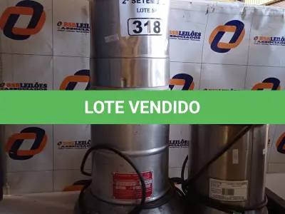 LOTE 318 - 01 BASE E 01 LIQUIDIFICADOR INDUSTRIAL. (NO ESTADO) ATENÇÃO! FAZER A VISITAÇÃO ANTES DE ARREMATAR, NÃO SABEMOS SE FUNCIONA. LEILÃO NÃO TEM GARANTIA E NEM DEVOLUÇÃO, SUJEITO A POSSÍVEIS AVARIAS VISÍVEIS/OCULTAS E/OU AUSÊNCIA DE COMPONENTES.