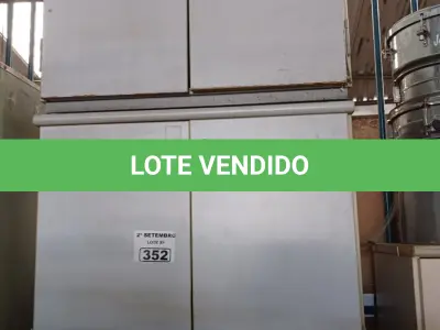 LOTE 352 - 03 ARMÁRIOS BAIXOS COM 02 PORTAS. (NO ESTADO) ATENÇÃO! FAZER A VISITAÇÃO ANTES DE ARREMATAR, NÃO SABEMOS SE FUNCIONA. LEILÃO NÃO TEM GARANTIA E NEM DEVOLUÇÃO, SUJEITO A POSSÍVEIS AVARIAS VISÍVEIS/OCULTAS E/OU AUSÊNCIA DE COMPONENTES.