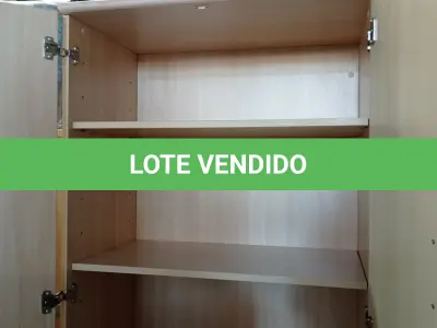LOTE 354 - 01 ARMÁRIO EM MADEIRA COM 02 PORTAS E 03 PRATELEIRAS. (NO ESTADO) ATENÇÃO! FAZER A VISITAÇÃO ANTES DE ARREMATAR, NÃO SABEMOS SE FUNCIONA. LEILÃO NÃO TEM GARANTIA E NEM DEVOLUÇÃO, SUJEITO A POSSÍVEIS AVARIAS VISÍVEIS/OCULTAS E/OU AUSÊNCIA DE COMPONENTES.