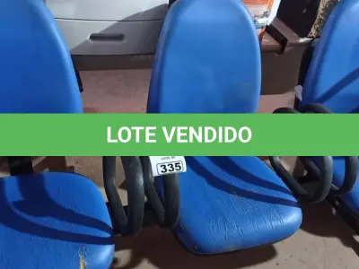 LOTE 335 - 01 LONGARINA DE 03 LUGARES. (NO ESTADO) ATENÇÃO! FAZER A VISITAÇÃO ANTES DE ARREMATAR, NÃO SABEMOS SE FUNCIONA. LEILÃO NÃO TEM GARANTIA E NEM DEVOLUÇÃO, SUJEITO A POSSÍVEIS AVARIAS VISÍVEIS/OCULTAS E/OU AUSÊNCIA DE COMPONENTES.