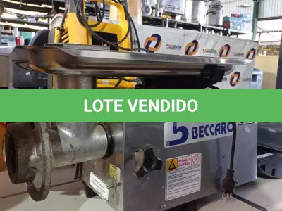 LOTE 338 - 01 MOEDOR DE CARNE BECCARO 110/220V COM CHAVE SELETORA. (NO ESTADO) ATENÇÃO! FAZER A VISITAÇÃO ANTES DE ARREMATAR, NÃO SABEMOS SE FUNCIONA. LEILÃO NÃO TEM GARANTIA E NEM DEVOLUÇÃO, SUJEITO A POSSÍVEIS AVARIAS VISÍVEIS/OCULTAS E/OU AUSÊNCIA DE COMPONENTES.
