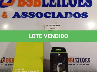 LOTE 583 - 01 SAMSUNG GALAXY TAB-E E 01 CARREGADOR MOTOROLA. (NO ESTADO) ATENÇÃO! FAZER A VISITAÇÃO ANTES DE ARREMATAR, NÃO SABEMOS SE FUNCIONA. LEILÃO NÃO TEM GARANTIA E NEM DEVOLUÇÃO, SUJEITO A POSSÍVEIS AVARIAS VISÍVEIS/OCULTAS E/OU AUSÊNCIA DE COMPONENTES.