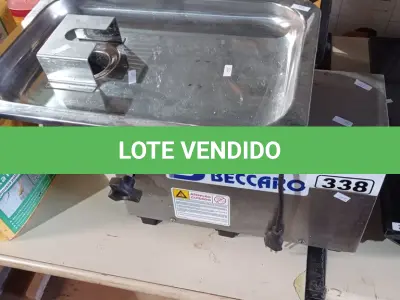 LOTE 338 - 01 MOEDOR DE CARNE BECCARO 110/220V COM CHAVE SELETORA. (NO ESTADO) ATENÇÃO! FAZER A VISITAÇÃO ANTES DE ARREMATAR, NÃO SABEMOS SE FUNCIONA. LEILÃO NÃO TEM GARANTIA E NEM DEVOLUÇÃO, SUJEITO A POSSÍVEIS AVARIAS VISÍVEIS/OCULTAS E/OU AUSÊNCIA DE COMPONENTES.