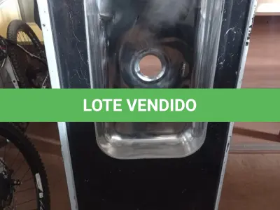 LOTE 566 - 01 PIA EM MÁRMORE SINTÉTICO COM 01 CUBA RASA MEDINDO 1,80M X 0,54CM. (NO ESTADO) ATENÇÃO! FAZER A VISITAÇÃO ANTES DE ARREMATAR, NÃO SABEMOS SE FUNCIONA. LEILÃO NÃO TEM GARANTIA E NEM DEVOLUÇÃO, SUJEITO A POSSÍVEIS AVARIAS VISÍVEIS/OCULTAS E/OU AUSÊNCIA DE COMPONENTES.