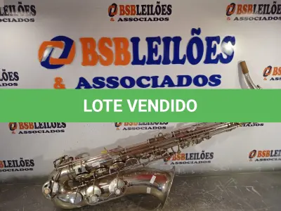 LOTE 388 - 01 SAXOFONE. (NO ESTADO) ATENÇÃO! FAZER A VISITAÇÃO ANTES DE ARREMATAR, NÃO SABEMOS SE FUNCIONA. LEILÃO NÃO TEM GARANTIA E NEM DEVOLUÇÃO, SUJEITO A POSSÍVEIS AVARIAS VISÍVEIS/OCULTAS E/OU AUSÊNCIA DE COMPONENTES.