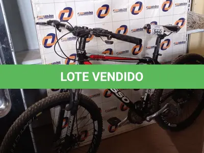 LOTE 560 - 01 BICICLETA ARO 26. (NO ESTADO) ATENÇÃO! FAZER A VISITAÇÃO ANTES DE ARREMATAR, NÃO SABEMOS SE FUNCIONA. LEILÃO NÃO TEM GARANTIA E NEM DEVOLUÇÃO, SUJEITO A POSSÍVEIS AVARIAS VISÍVEIS/OCULTAS E/OU AUSÊNCIA DE COMPONENTES.
