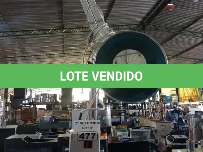 LOTE 477 - 01 LUMINÁRIA COM PEDESTAL E RODINHAS. (NO ESTADO) ATENÇÃO! FAZER A VISITAÇÃO ANTES DE ARREMATAR, NÃO SABEMOS SE FUNCIONA. LEILÃO NÃO TEM GARANTIA E NEM DEVOLUÇÃO, SUJEITO A POSSÍVEIS AVARIAS VISÍVEIS/OCULTAS E/OU AUSÊNCIA DE COMPONENTES.
