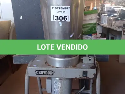 LOTE 306 - 01 LIQUIDIFICADOR BASCULANTE CROYDON. (NO ESTADO) ATENÇÃO! FAZER A VISITAÇÃO ANTES DE ARREMATAR, NÃO SABEMOS SE FUNCIONA. LEILÃO NÃO TEM GARANTIA E NEM DEVOLUÇÃO, SUJEITO A POSSÍVEIS AVARIAS VISÍVEIS/OCULTAS E/OU AUSÊNCIA DE COMPONENTES.