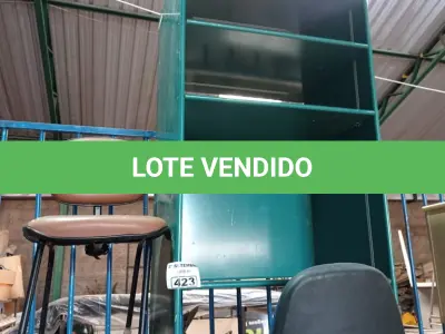 LOTE 423 - 02 MESAS, 01 ESTANTE E 03 CADEIRAS MARCAS E MODELOS DIVERSOS. (NO ESTADO) ATENÇÃO! FAZER A VISITAÇÃO ANTES DE ARREMATAR, NÃO SABEMOS SE FUNCIONA. LEILÃO NÃO TEM GARANTIA E NEM DEVOLUÇÃO, SUJEITO A POSSÍVEIS AVARIAS VISÍVEIS/OCULTAS E/OU AUSÊNCIA DE COMPONENTES.