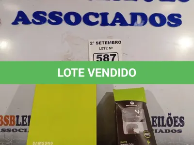 LOTE 587 - 01 SAMSUNG GALAXY TAB-E E 01 CARREGADOR MOTOROLA. (NO ESTADO) ATENÇÃO! FAZER A VISITAÇÃO ANTES DE ARREMATAR, NÃO SABEMOS SE FUNCIONA. LEILÃO NÃO TEM GARANTIA E NEM DEVOLUÇÃO, SUJEITO A POSSÍVEIS AVARIAS VISÍVEIS/OCULTAS E/OU AUSÊNCIA DE COMPONENTES.