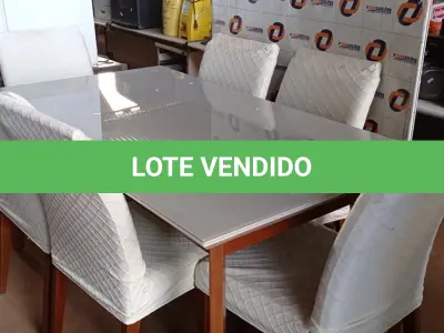 LOTE 389 - 01 MESA EM MADEIRA COM TAMPO OFF WHITE E 06 CADEIRAS ESTOFADAS. (NO ESTADO) ATENÇÃO! FAZER A VISITAÇÃO ANTES DE ARREMATAR, NÃO SABEMOS SE FUNCIONA. LEILÃO NÃO TEM GARANTIA E NEM DEVOLUÇÃO, SUJEITO A POSSÍVEIS AVARIAS VISÍVEIS/OCULTAS E/OU AUSÊNCIA DE COMPONENTES.