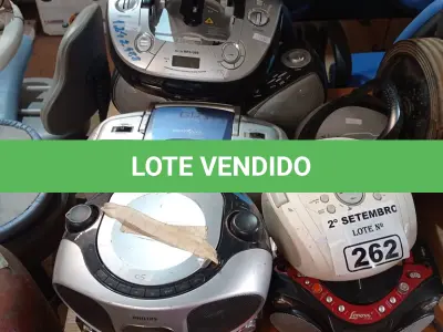 LOTE 262 - 08 APARELHOS DE SOM MARCAS E MODELOS DIVERSOS. (NO ESTADO) ATENÇÃO! FAZER A VISITAÇÃO ANTES DE ARREMATAR, NÃO SABEMOS SE FUNCIONA. LEILÃO NÃO TEM GARANTIA E NEM DEVOLUÇÃO, SUJEITO A POSSÍVEIS AVARIAS VISÍVEIS/OCULTAS E/OU AUSÊNCIA DE COMPONENTES.