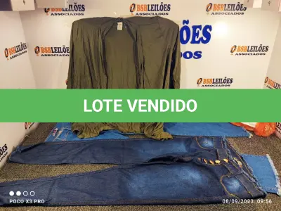 LOTE 107 - 10 – PEÇAS DE ROUPAS FEMININAS DIVERSAS (NO ESTADO, NÃO SABEMOS SE FUNCIONA. LEILÃO NÃO TEM GARANTIA E NEM DEVOLUÇÃO, SUJEITO A POSSÍVEIS AVARIAS VISÍVEIS/OCULTAS E/OU AUSÊNCIA DE COMPONENTES)