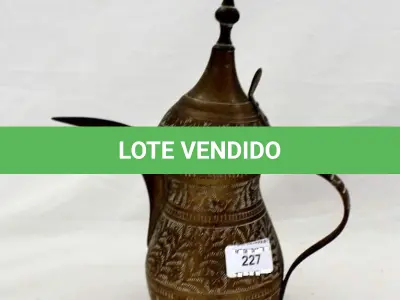 LOTE 027 - ANTIGO BULE SÉCULO XX. INDIANO  IMPORTADO, EM BRONZE, ALTURA 22 CM, (NO ESTADO)