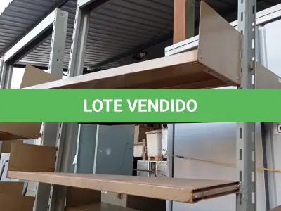 LOTE 608 - 01 ESTANTE EM AÇO COM 07 PRATELEIRAS. (NO ESTADO) ATENÇÃO! FAZER A VISITAÇÃO ANTES DE ARREMATAR, NÃO SABEMOS SE FUNCIONA. LEILÃO NÃO TEM GARANTIA E NEM DEVOLUÇÃO, SUJEITO A POSSÍVEIS AVARIAS VISÍVEIS/OCULTAS E/OU AUSÊNCIA DE COMPONENTES.