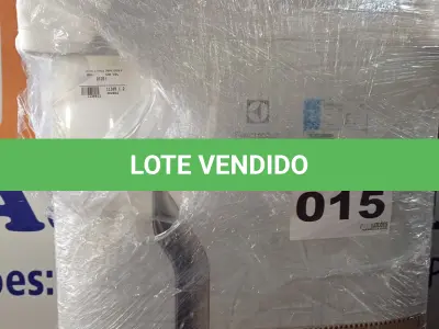 LOTE 015 - 01 - GELADEIRA ELECTROLUX 260L DUPLEX DC35A - 220 VOLTS (NO ESTADO, NÃO SABEMOS SE FUNCIONA. LEILÃO NÃO TEM GARANTIA E NEM DEVOLUÇÃO, SUJEITO A POSSÍVEIS AVARIAS VISÍVEIS/OCULTAS E/OU AUSÊNCIA DE COMPONENTES)
