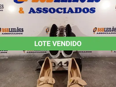 LOTE 041 - 02 – PARES DE CALÇADOS FEMININO, SENDO 01 Nº 35 E OUTRO N°36. (NO ESTADO, NÃO SABEMOS SE FUNCIONA. LEILÃO NÃO TEM GARANTIA E NEM DEVOLUÇÃO, SUJEITO A POSSÍVEIS AVARIAS VISÍVEIS/OCULTAS E/OU AUSÊNCIA DE COMPONENTES)