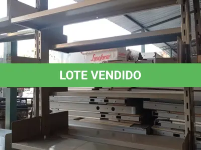 LOTE 596 - 01 ESTANTE EM AÇO COM 10 PRATELEIRAS. (NO ESTADO) ATENÇÃO! FAZER A VISITAÇÃO ANTES DE ARREMATAR, NÃO SABEMOS SE FUNCIONA. LEILÃO NÃO TEM GARANTIA E NEM DEVOLUÇÃO, SUJEITO A POSSÍVEIS AVARIAS VISÍVEIS/OCULTAS E/OU AUSÊNCIA DE COMPONENTES.