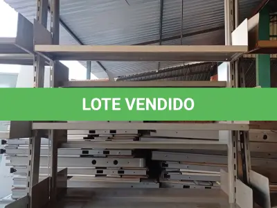 LOTE 596 - 01 ESTANTE EM AÇO COM 10 PRATELEIRAS. (NO ESTADO) ATENÇÃO! FAZER A VISITAÇÃO ANTES DE ARREMATAR, NÃO SABEMOS SE FUNCIONA. LEILÃO NÃO TEM GARANTIA E NEM DEVOLUÇÃO, SUJEITO A POSSÍVEIS AVARIAS VISÍVEIS/OCULTAS E/OU AUSÊNCIA DE COMPONENTES.