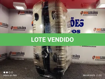LOTE 122 - 01 – MALA DE VIAGEM (NO ESTADO, NÃO SABEMOS SE FUNCIONA. LEILÃO NÃO TEM GARANTIA E NEM DEVOLUÇÃO, SUJEITO A POSSÍVEIS AVARIAS VISÍVEIS/OCULTAS E/OU AUSÊNCIA DE COMPONENTES)