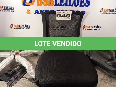 LOTE 040 - 01 - CADEIRA DE ESCRITÓRIO TELADA (NO ESTADO, NÃO SABEMOS SE FUNCIONA. LEILÃO NÃO TEM GARANTIA E NEM DEVOLUÇÃO, SUJEITO A POSSÍVEIS AVARIAS VISÍVEIS/OCULTAS E/OU AUSÊNCIA DE COMPONENTES)