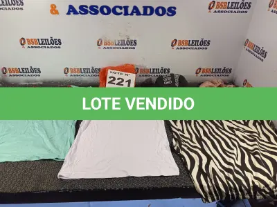 LOTE 221 - 15 – PEÇAS DE ROUPAS FEMININAS DIVERSAS (NO ESTADO, NÃO SABEMOS SE FUNCIONA. LEILÃO NÃO TEM GARANTIA E NEM DEVOLUÇÃO, SUJEITO A POSSÍVEIS AVARIAS VISÍVEIS/OCULTAS E/OU AUSÊNCIA DE COMPONENTES)