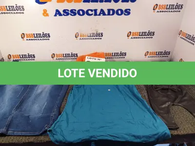 LOTE 221 - 15 – PEÇAS DE ROUPAS FEMININAS DIVERSAS (NO ESTADO, NÃO SABEMOS SE FUNCIONA. LEILÃO NÃO TEM GARANTIA E NEM DEVOLUÇÃO, SUJEITO A POSSÍVEIS AVARIAS VISÍVEIS/OCULTAS E/OU AUSÊNCIA DE COMPONENTES)