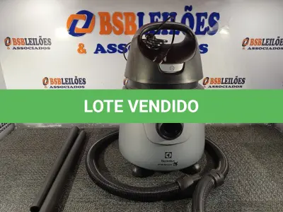 LOTE 190 - 01 - ASPIRADOR DE PÓ ELECTROLUX (NO ESTADO, NÃO SABEMOS SE FUNCIONA. LEILÃO NÃO TEM GARANTIA E NEM DEVOLUÇÃO, SUJEITO A POSSÍVEIS AVARIAS VISÍVEIS/OCULTAS E/OU AUSÊNCIA DE COMPONENTES)