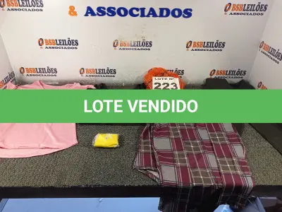 LOTE 223 - 15 – PEÇAS DE ROUPAS FEMININAS DIVERSAS (NO ESTADO, NÃO SABEMOS SE FUNCIONA. LEILÃO NÃO TEM GARANTIA E NEM DEVOLUÇÃO, SUJEITO A POSSÍVEIS AVARIAS VISÍVEIS/OCULTAS E/OU AUSÊNCIA DE COMPONENTES)