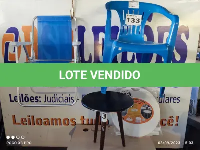 LOTE 133 - 02 – CADEIRAS E 2 MESAS (NO ESTADO, NÃO SABEMOS SE FUNCIONA. LEILÃO NÃO TEM GARANTIA E NEM DEVOLUÇÃO, SUJEITO A POSSÍVEIS AVARIAS VISÍVEIS/OCULTAS E/OU AUSÊNCIA DE COMPONENTES)