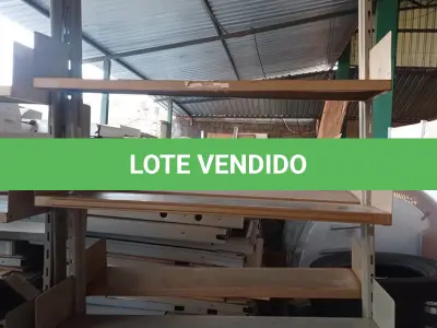 LOTE 595 - 01 ESTANTE EM AÇO COM 07 PRATELEIRAS. (NO ESTADO) ATENÇÃO! FAZER A VISITAÇÃO ANTES DE ARREMATAR, NÃO SABEMOS SE FUNCIONA. LEILÃO NÃO TEM GARANTIA E NEM DEVOLUÇÃO, SUJEITO A POSSÍVEIS AVARIAS VISÍVEIS/OCULTAS E/OU AUSÊNCIA DE COMPONENTES.