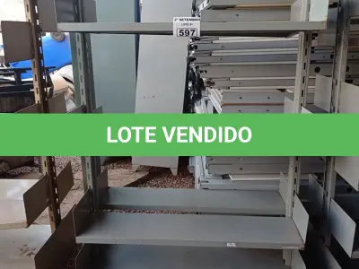 LOTE 597 - 01 ESTANTE EM AÇO COM 08 PRATELEIRAS. (NO ESTADO) ATENÇÃO! FAZER A VISITAÇÃO ANTES DE ARREMATAR, NÃO SABEMOS SE FUNCIONA. LEILÃO NÃO TEM GARANTIA E NEM DEVOLUÇÃO, SUJEITO A POSSÍVEIS AVARIAS VISÍVEIS/OCULTAS E/OU AUSÊNCIA DE COMPONENTES.