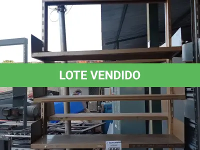 LOTE 598 - 01 ESTANTE EM AÇO COM 09 PRATELEIRAS. (NO ESTADO) ATENÇÃO! FAZER A VISITAÇÃO ANTES DE ARREMATAR, NÃO SABEMOS SE FUNCIONA. LEILÃO NÃO TEM GARANTIA E NEM DEVOLUÇÃO, SUJEITO A POSSÍVEIS AVARIAS VISÍVEIS/OCULTAS E/OU AUSÊNCIA DE COMPONENTES.