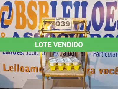 LOTE 039 - 01 - CARRINHO DE CHÁ DECORAÇÃO FESTAS (NO ESTADO, NÃO SABEMOS SE FUNCIONA. LEILÃO NÃO TEM GARANTIA E NEM DEVOLUÇÃO, SUJEITO A POSSÍVEIS AVARIAS VISÍVEIS/OCULTAS E/OU AUSÊNCIA DE COMPONENTES)