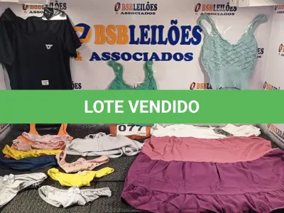 LOTE 077 - 15 – PEÇAS DE ROUPAS FEMININAS DIVERSAS (NO ESTADO, NÃO SABEMOS SE FUNCIONA. LEILÃO NÃO TEM GARANTIA E NEM DEVOLUÇÃO, SUJEITO A POSSÍVEIS AVARIAS VISÍVEIS/OCULTAS E/OU AUSÊNCIA DE COMPONENTES)