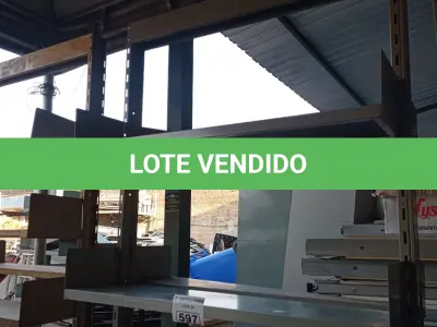 LOTE 597 - 01 ESTANTE EM AÇO COM 08 PRATELEIRAS. (NO ESTADO) ATENÇÃO! FAZER A VISITAÇÃO ANTES DE ARREMATAR, NÃO SABEMOS SE FUNCIONA. LEILÃO NÃO TEM GARANTIA E NEM DEVOLUÇÃO, SUJEITO A POSSÍVEIS AVARIAS VISÍVEIS/OCULTAS E/OU AUSÊNCIA DE COMPONENTES.