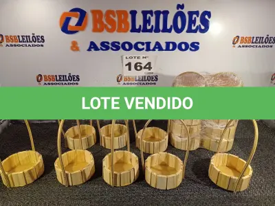 LOTE 164 - 18 – CESTAS DE MADEIRA (NO ESTADO, NÃO SABEMOS SE FUNCIONA. LEILÃO NÃO TEM GARANTIA E NEM DEVOLUÇÃO, SUJEITO A POSSÍVEIS AVARIAS VISÍVEIS/OCULTAS E/OU AUSÊNCIA DE COMPONENTES)