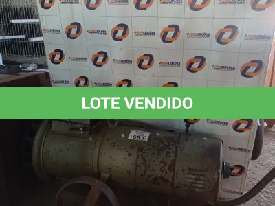 LOTE 593 - 01 MÁQUINA DE SOLDA GRANDE COM RODAS DE FERRO. (NO ESTADO) ATENÇÃO! FAZER A VISITAÇÃO ANTES DE ARREMATAR, NÃO SABEMOS SE FUNCIONA. LEILÃO NÃO TEM GARANTIA E NEM DEVOLUÇÃO, SUJEITO A POSSÍVEIS AVARIAS VISÍVEIS/OCULTAS E/OU AUSÊNCIA DE COMPONENTES.