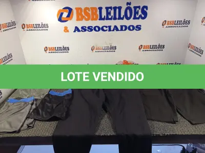 LOTE 225 - 13 – PEÇAS DE ROUPAS MASCULINAS DIVERSAS (NO ESTADO, NÃO SABEMOS SE FUNCIONA. LEILÃO NÃO TEM GARANTIA E NEM DEVOLUÇÃO, SUJEITO A POSSÍVEIS AVARIAS VISÍVEIS/OCULTAS E/OU AUSÊNCIA DE COMPONENTES)