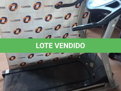 LOTE 592 - 01 ESTEIRA ERGOMÉTRICA. (NO ESTADO) ATENÇÃO! FAZER A VISITAÇÃO ANTES DE ARREMATAR, NÃO SABEMOS SE FUNCIONA. LEILÃO NÃO TEM GARANTIA E NEM DEVOLUÇÃO, SUJEITO A POSSÍVEIS AVARIAS VISÍVEIS/OCULTAS E/OU AUSÊNCIA DE COMPONENTES.