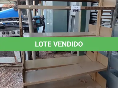 LOTE 598 - 01 ESTANTE EM AÇO COM 09 PRATELEIRAS. (NO ESTADO) ATENÇÃO! FAZER A VISITAÇÃO ANTES DE ARREMATAR, NÃO SABEMOS SE FUNCIONA. LEILÃO NÃO TEM GARANTIA E NEM DEVOLUÇÃO, SUJEITO A POSSÍVEIS AVARIAS VISÍVEIS/OCULTAS E/OU AUSÊNCIA DE COMPONENTES.